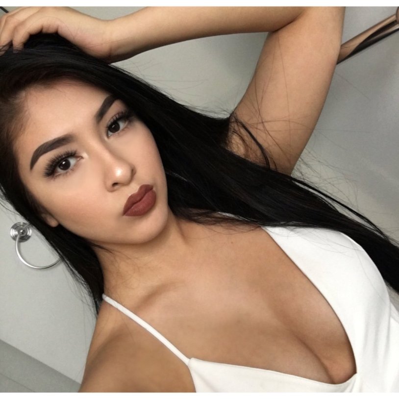 Gabriela Vergar is naked