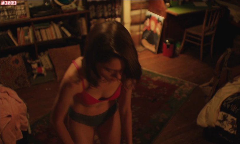 Actress Natalia Dyer Nude
