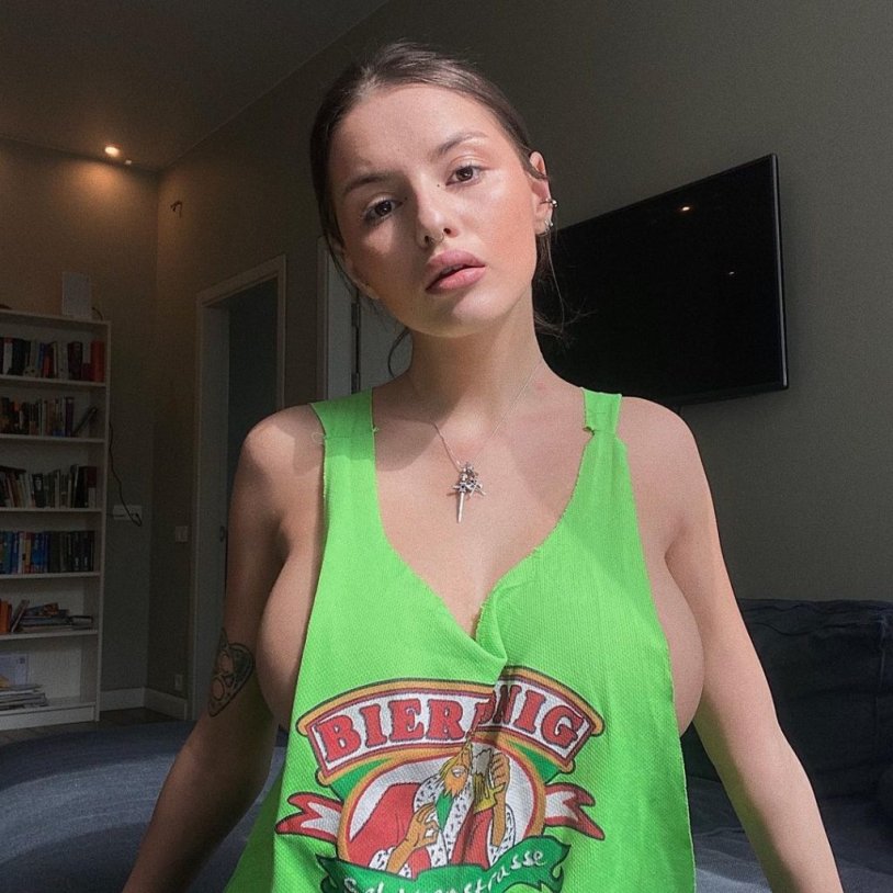 Naked Rita from Kin catch the moment