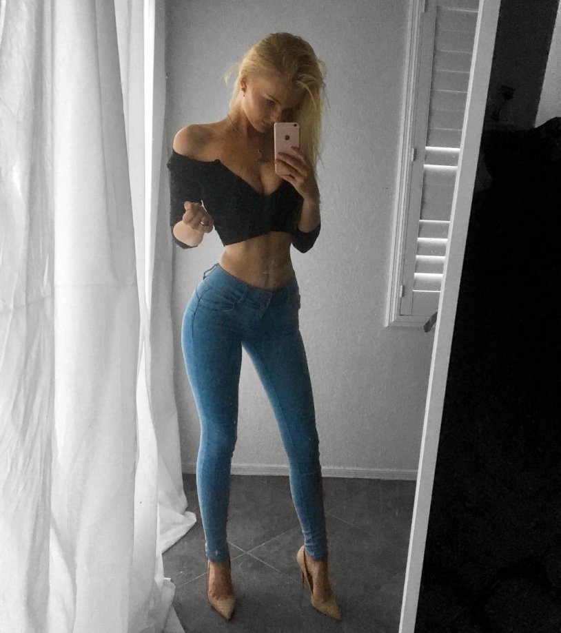 Naked Zienna (@ziennasonne)