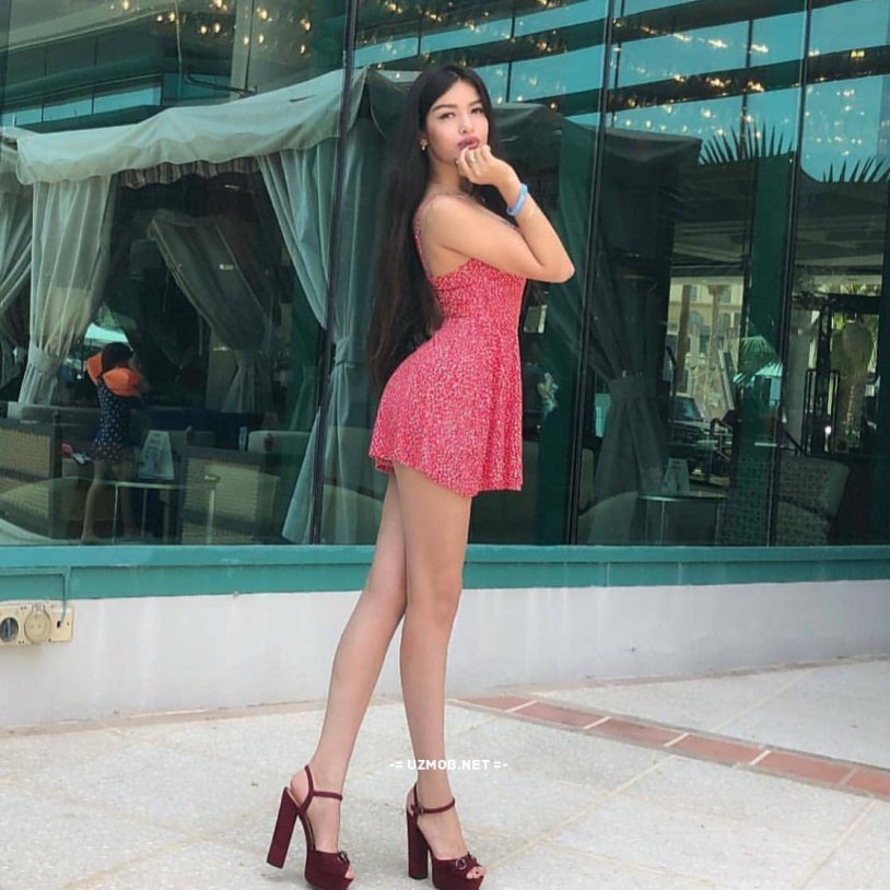 Two girls love aesthetics