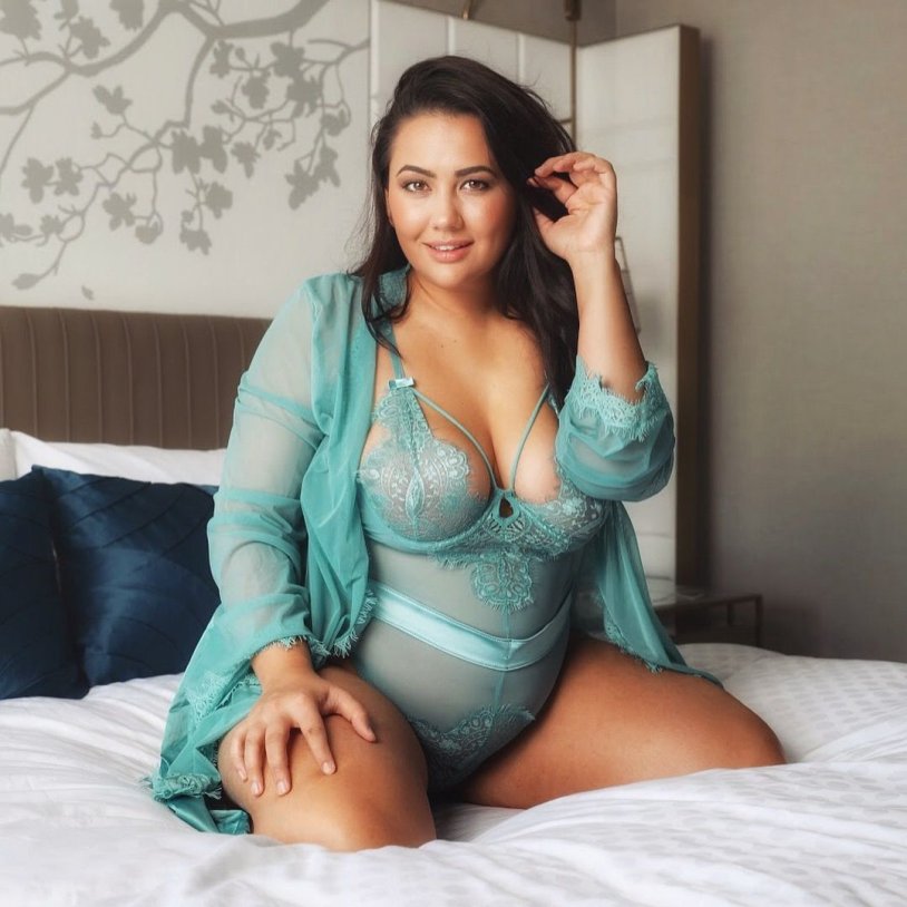 Ashley Jones plus saz