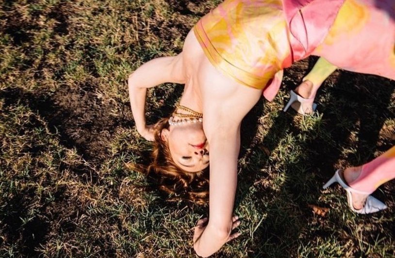 Jessica Barden barefoot