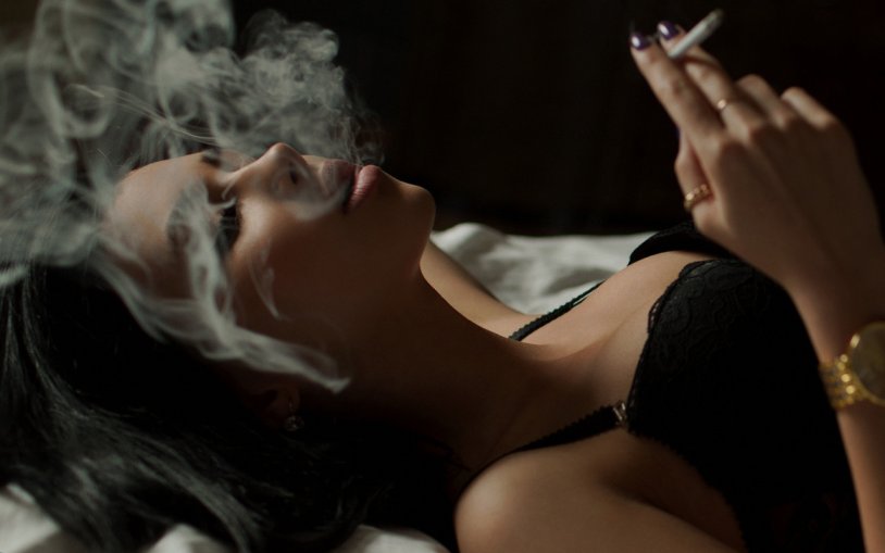 The girl smokes erotically