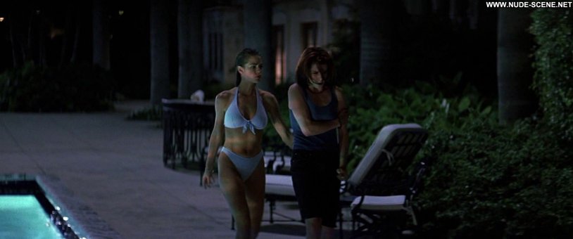 Niv Campbell and Denise Richards Distance