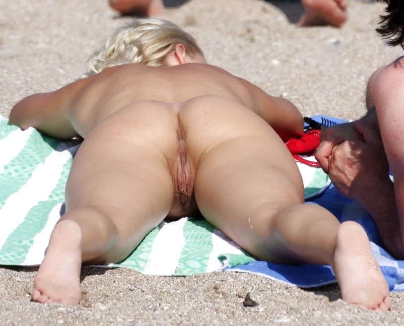Big asses on the beach peeping
