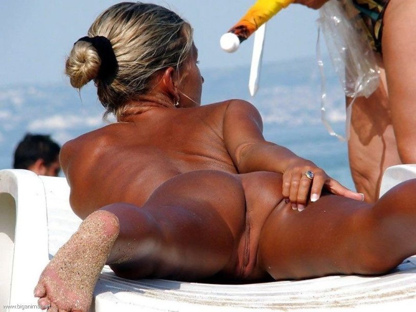 Buttocks on the beach private