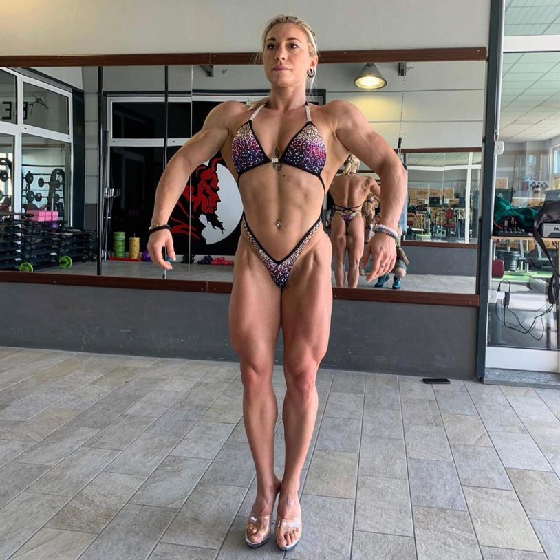 Jelena Unikat in bikini