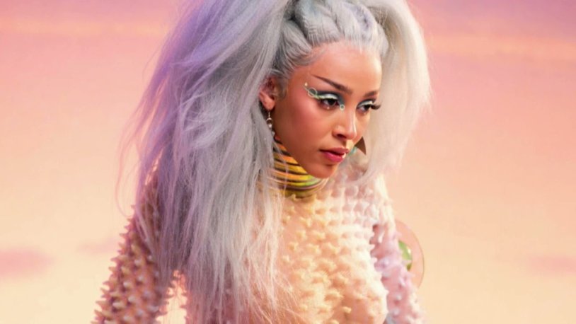 Jojo Teases Her Boobs and Music At the 2021 American Music Awards