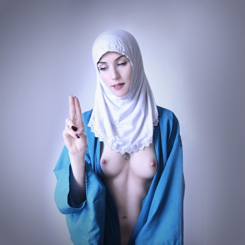 Beautiful naked Arab women