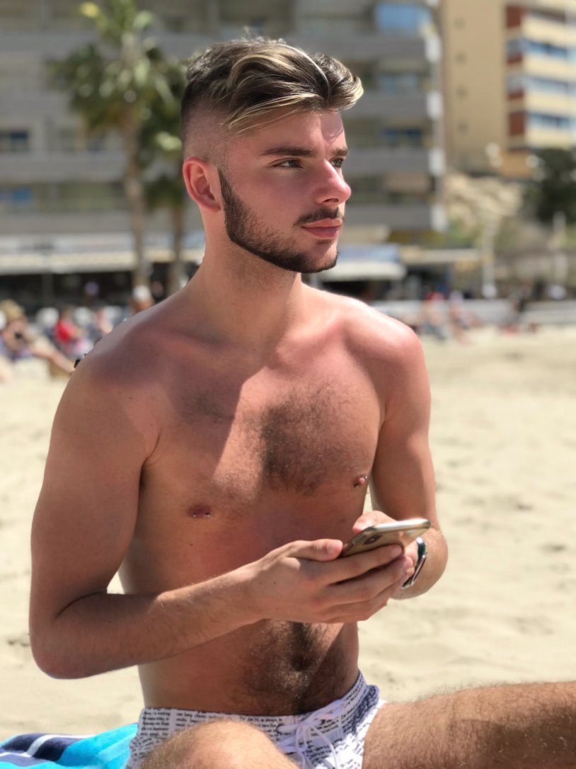 Freddie Torp is naked