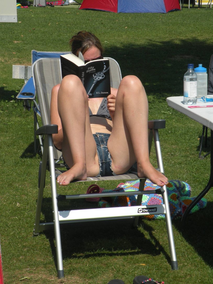 The girl walks without panties in a short skirt