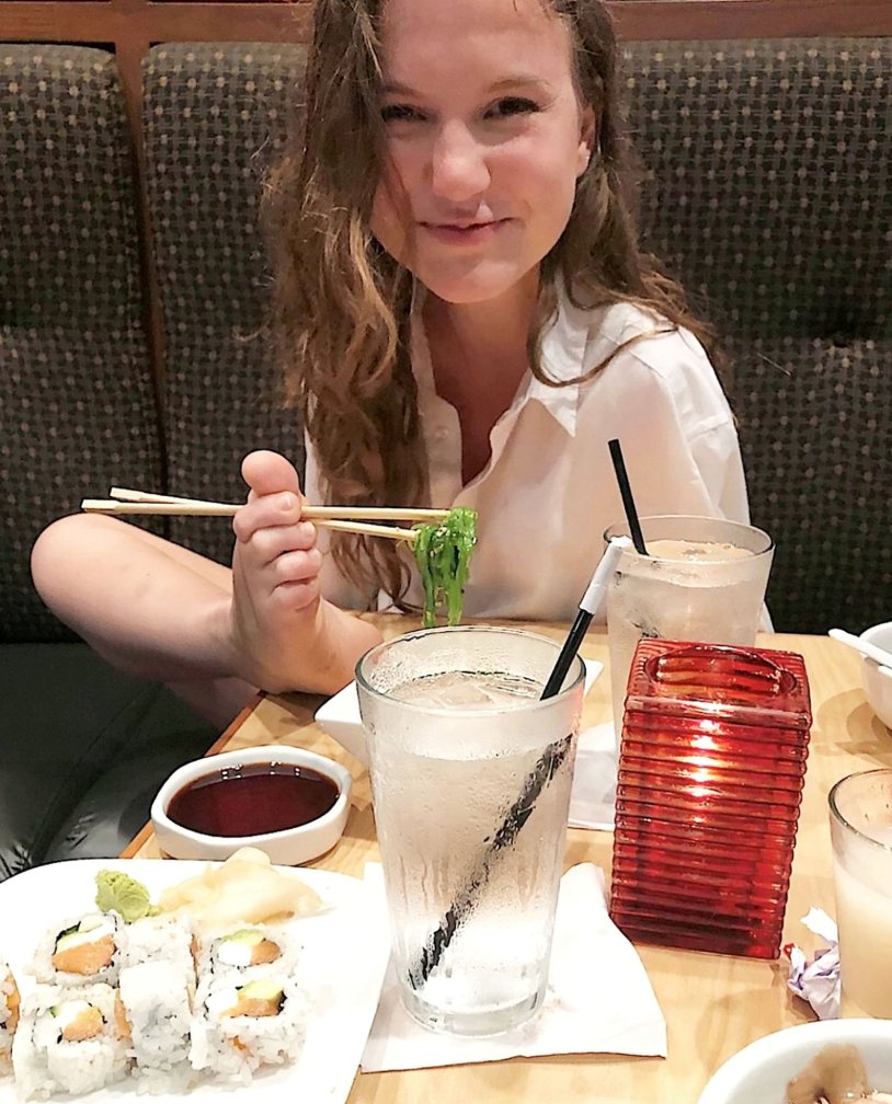 Girls and Audi on the desktop