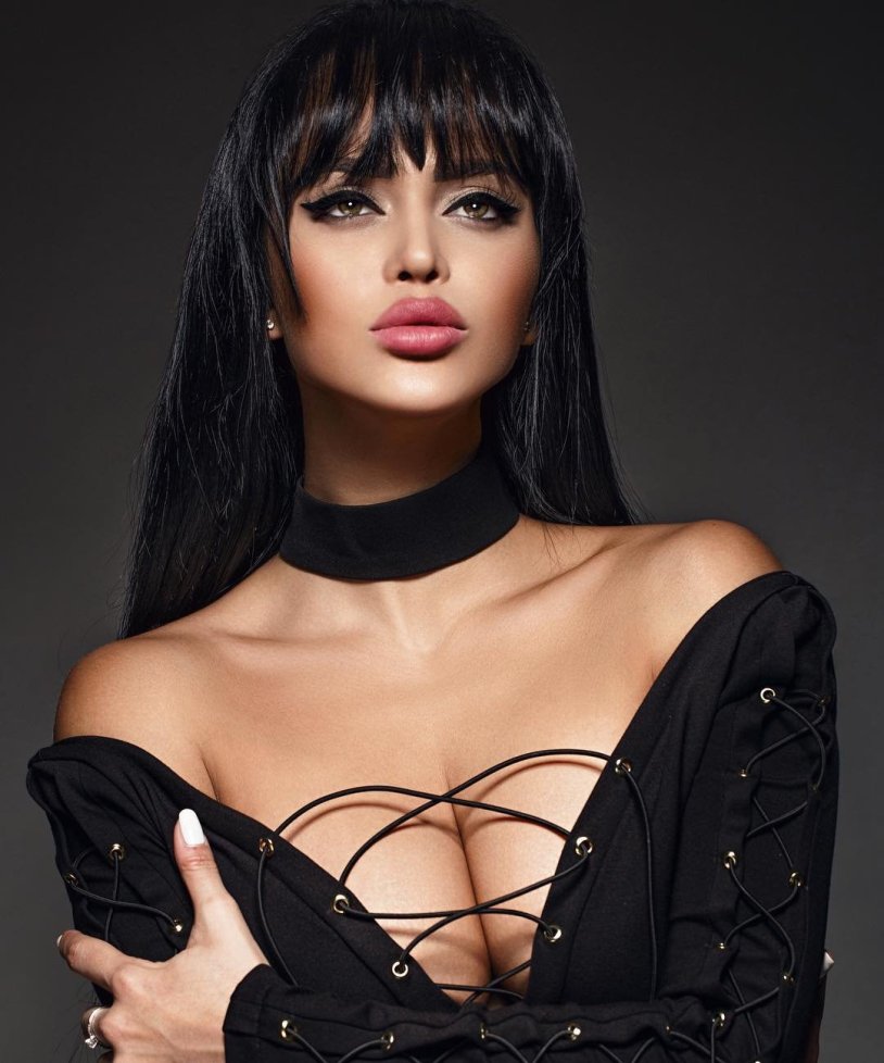 Brunette Nita Kuzmina