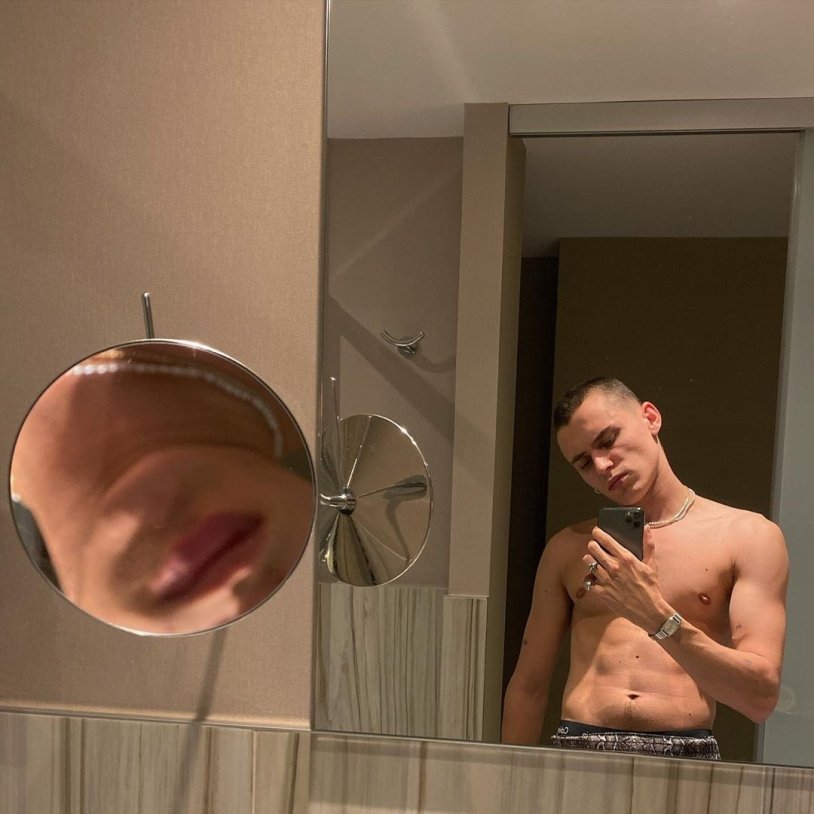 Aron Piper naked elite