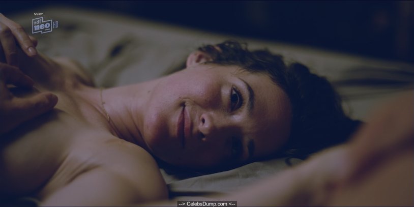 Als Scan Franziska Facella, Leighlani Red -