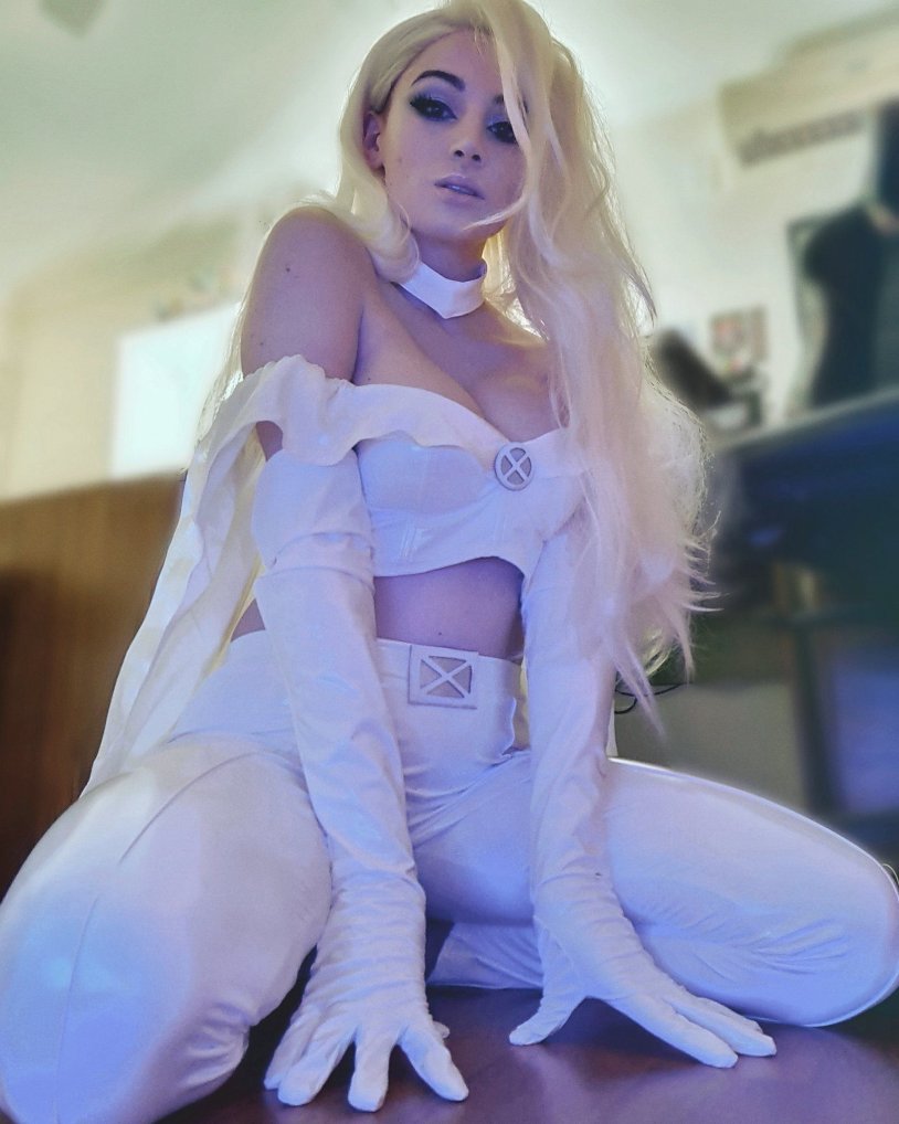 Emma Frost cosplay