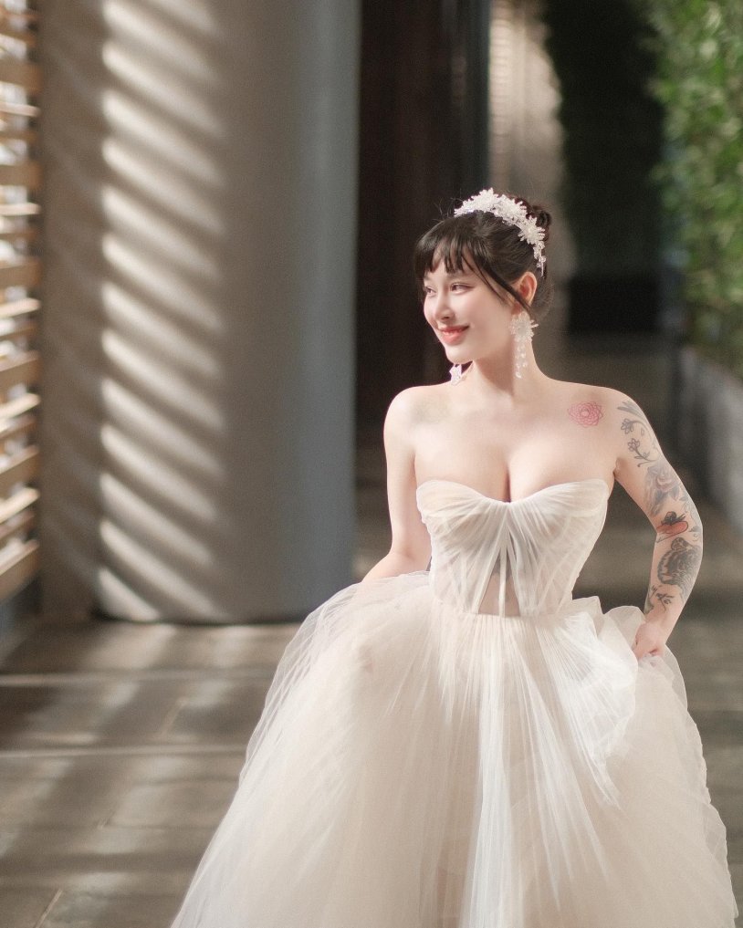 Songyuxin_hitomi large