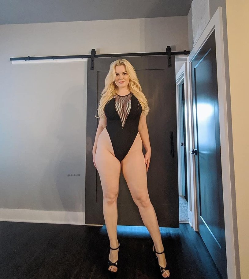 Lilly Lux Lilli Luxe nude