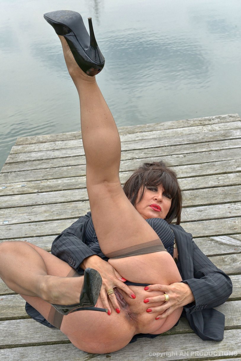 Amanda Moreno nylon Asshole