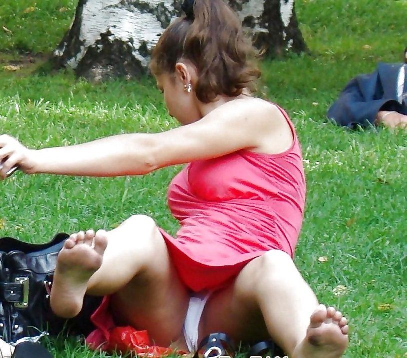 Camera under a skirt without panties