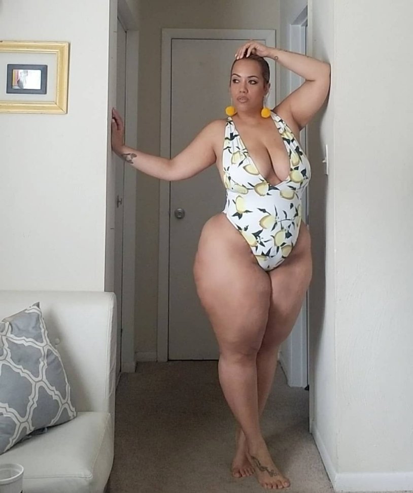 Mature aunts with a large pussy