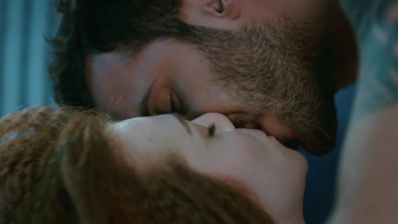 Love for the rental of omer without a T -shirt