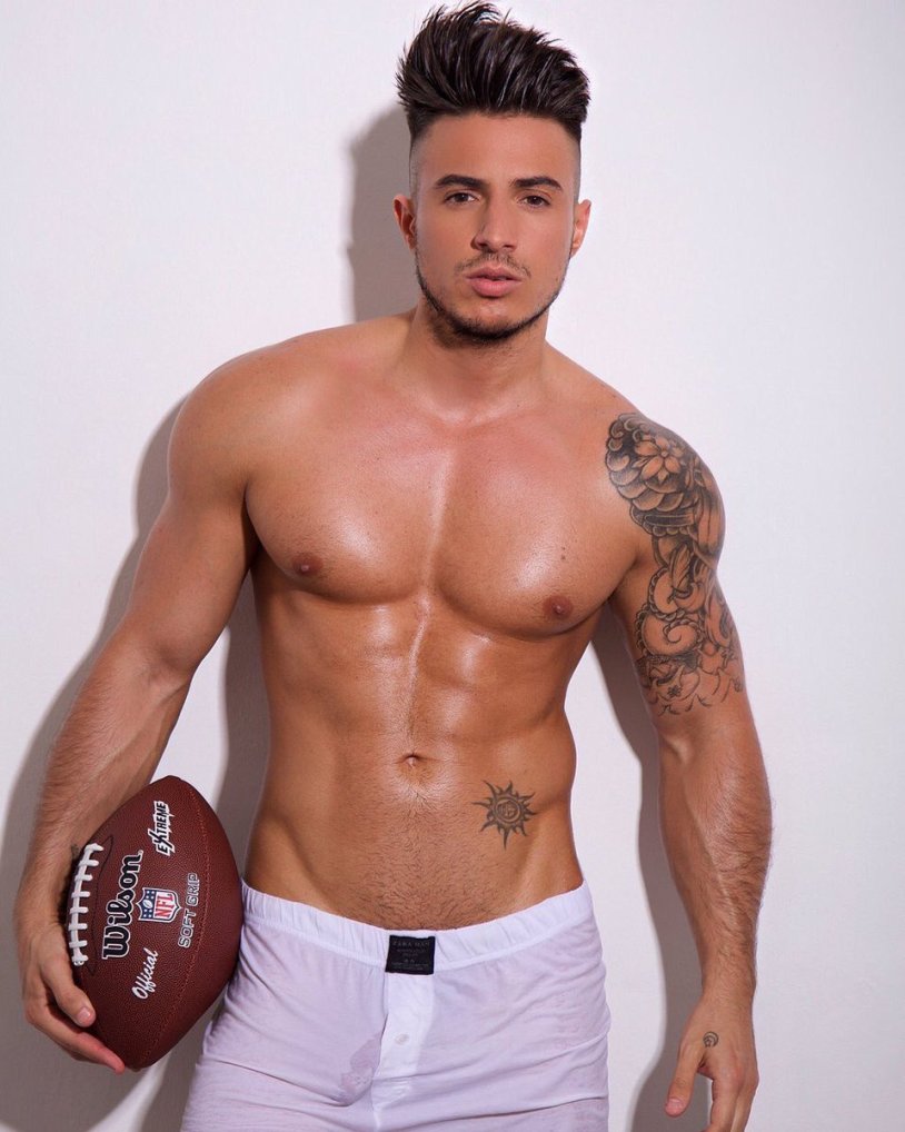 Models in underwear Kelvin Klein