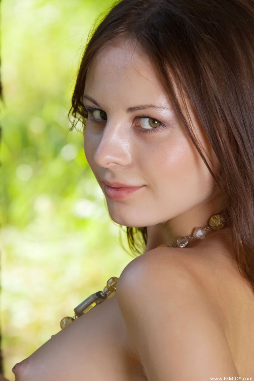 Beautiful naked Maria