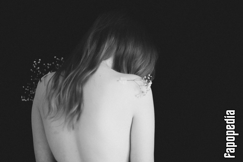 Girls show anal homemade