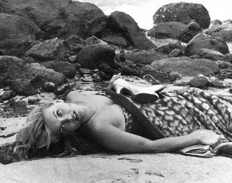 Barbara Bouchet Nude