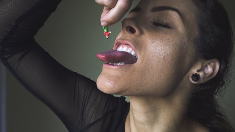 The girl wide open her mouth