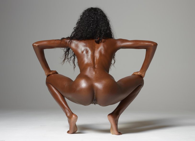 Naked black women in oil