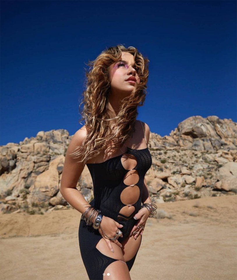 Sofia Reyes singer naked