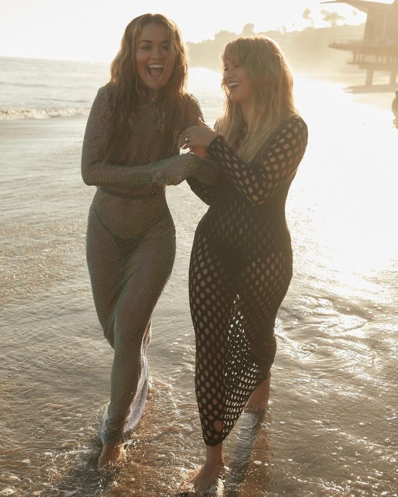 Sofia Reyes singer naked