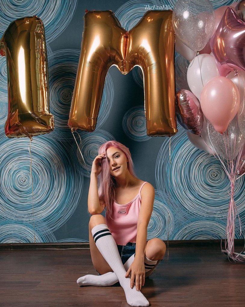 Conducted face Eva Elfie