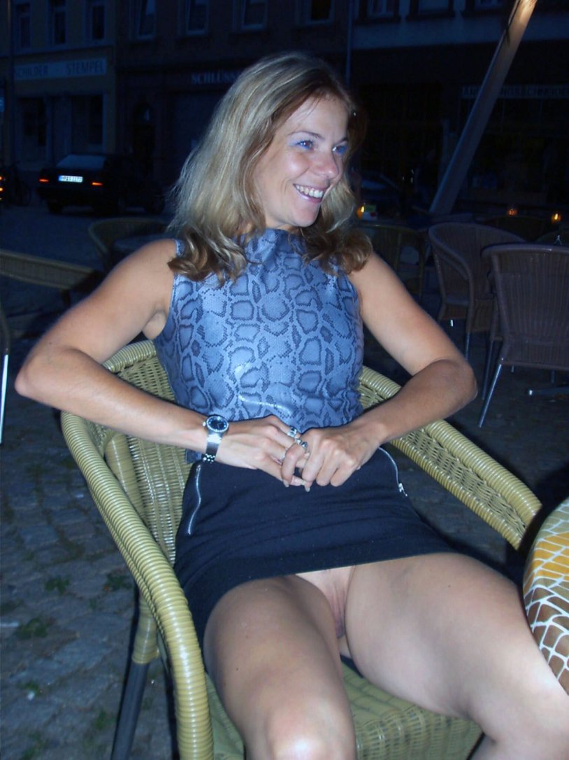 Mature in a skirt without panties