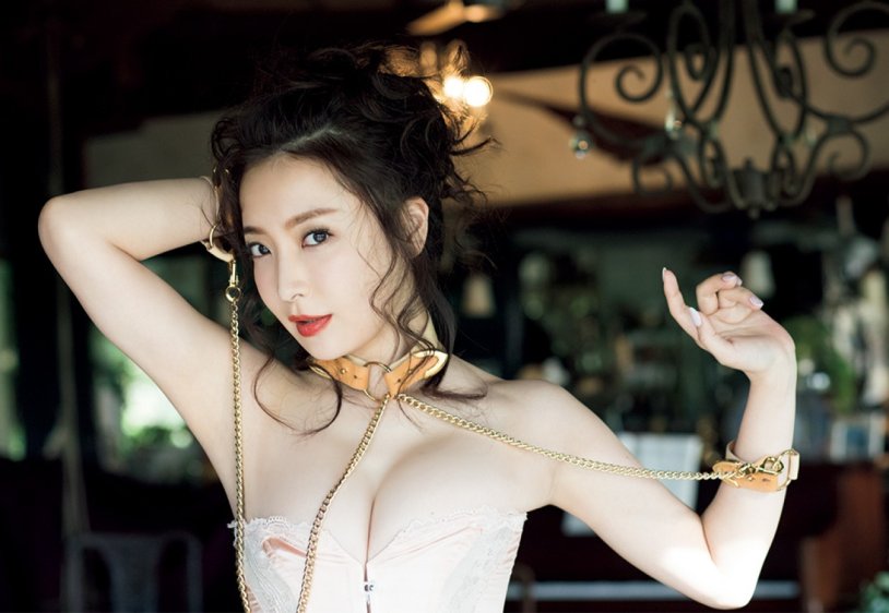 ￼ NATSUKI TAKEUCHI 竹内 夏希