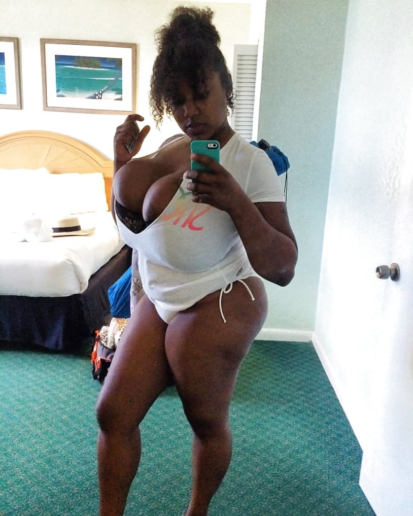 Actress Eboni Mazerati Tits