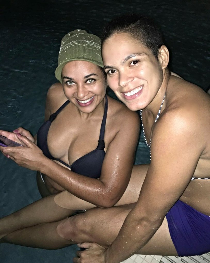 Amanda Nunez in bikini