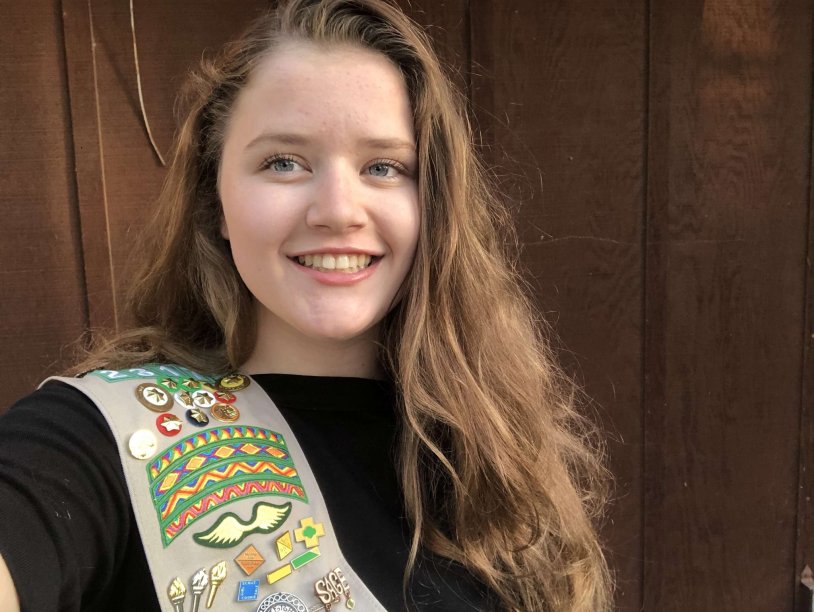 Gerl scouts with cookies