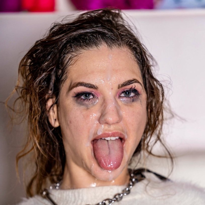 Holly Hendricks in Hookup Hotshot Ass