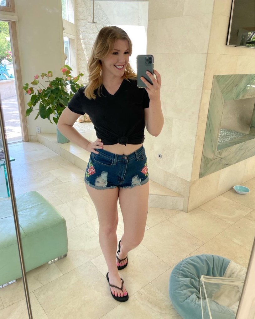 Ella Nova interesting facts