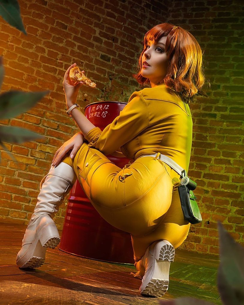 Hally Valentine (Helly Valentine)