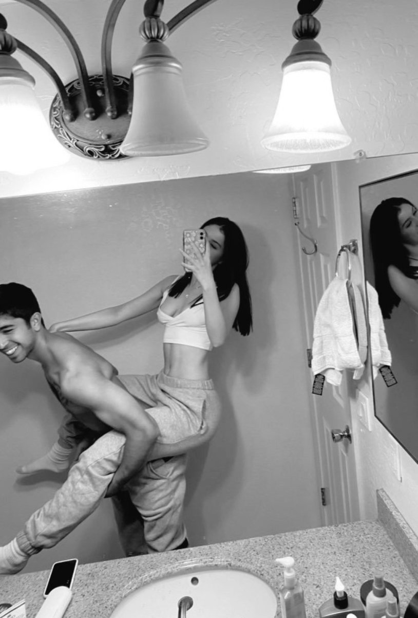 White Kukold Paras Selfie