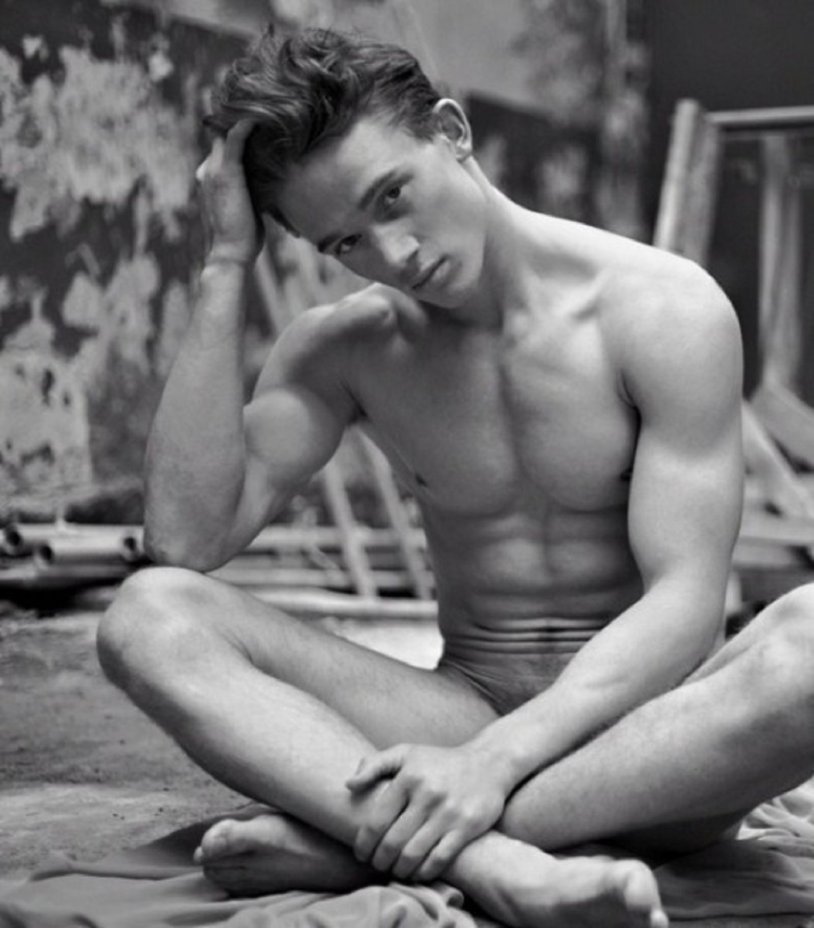 Marcos Llorente torso