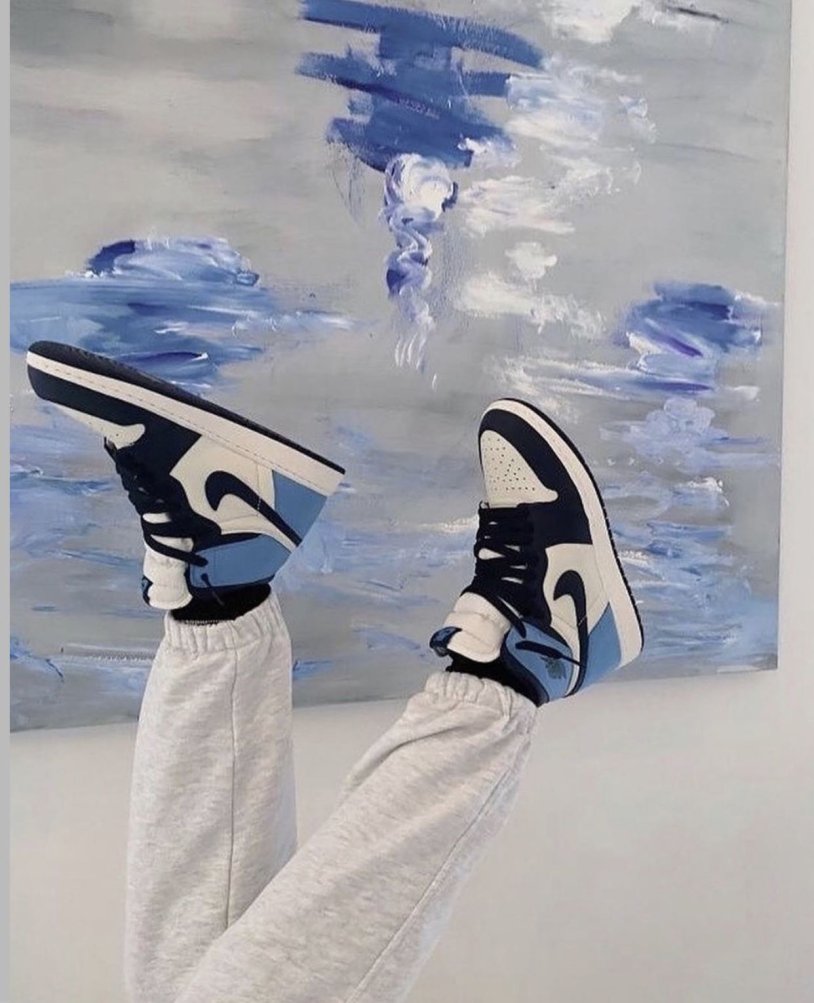 Black aesthetics wallpaper on a laptop