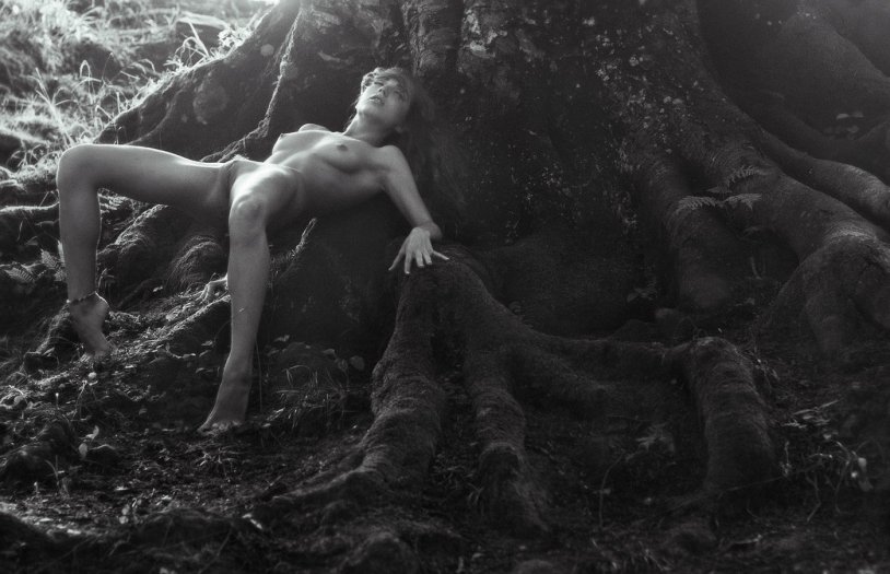 Naked Women Sorceresses