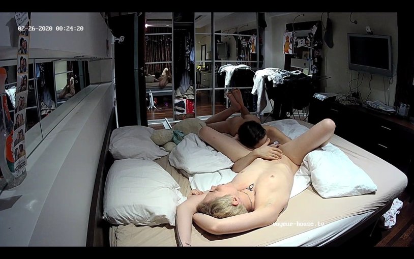 VOYEUR-HOUSE-KIRA-EMILY-BEVERLY-AND-HUEST-GUY-SEXY-PARTY-BLOWJOB BISEX