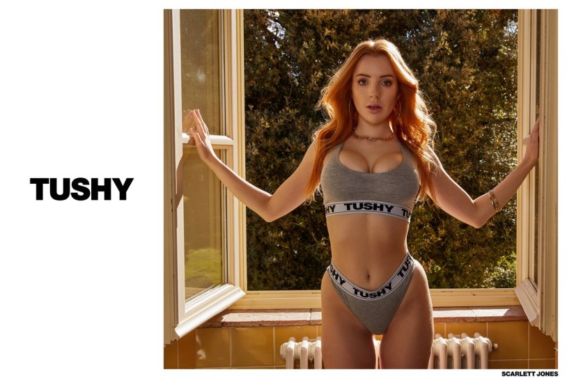 Scarlett Bordeaux hot